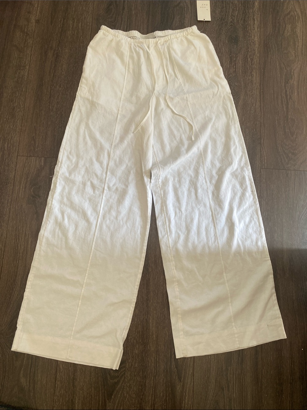 Target White Wide-Leg Drawstring linen  Pants. size small but can fit a medium.